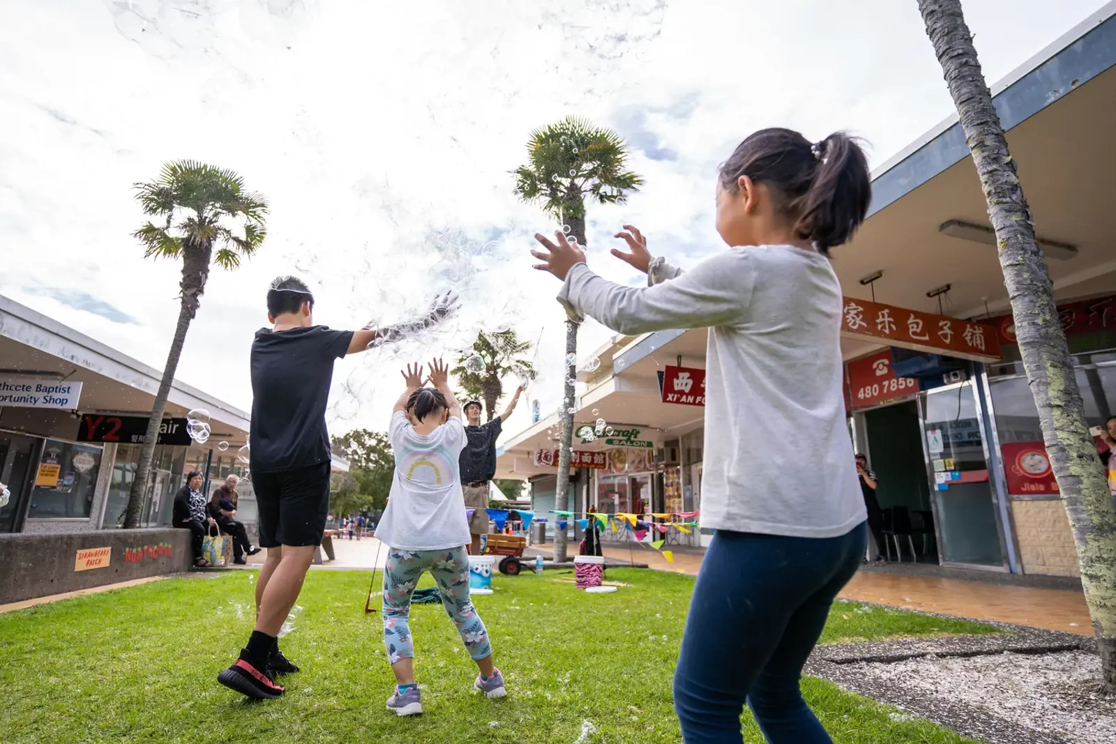 Kids Take Part In Northcote Easter Treasure Hunt2