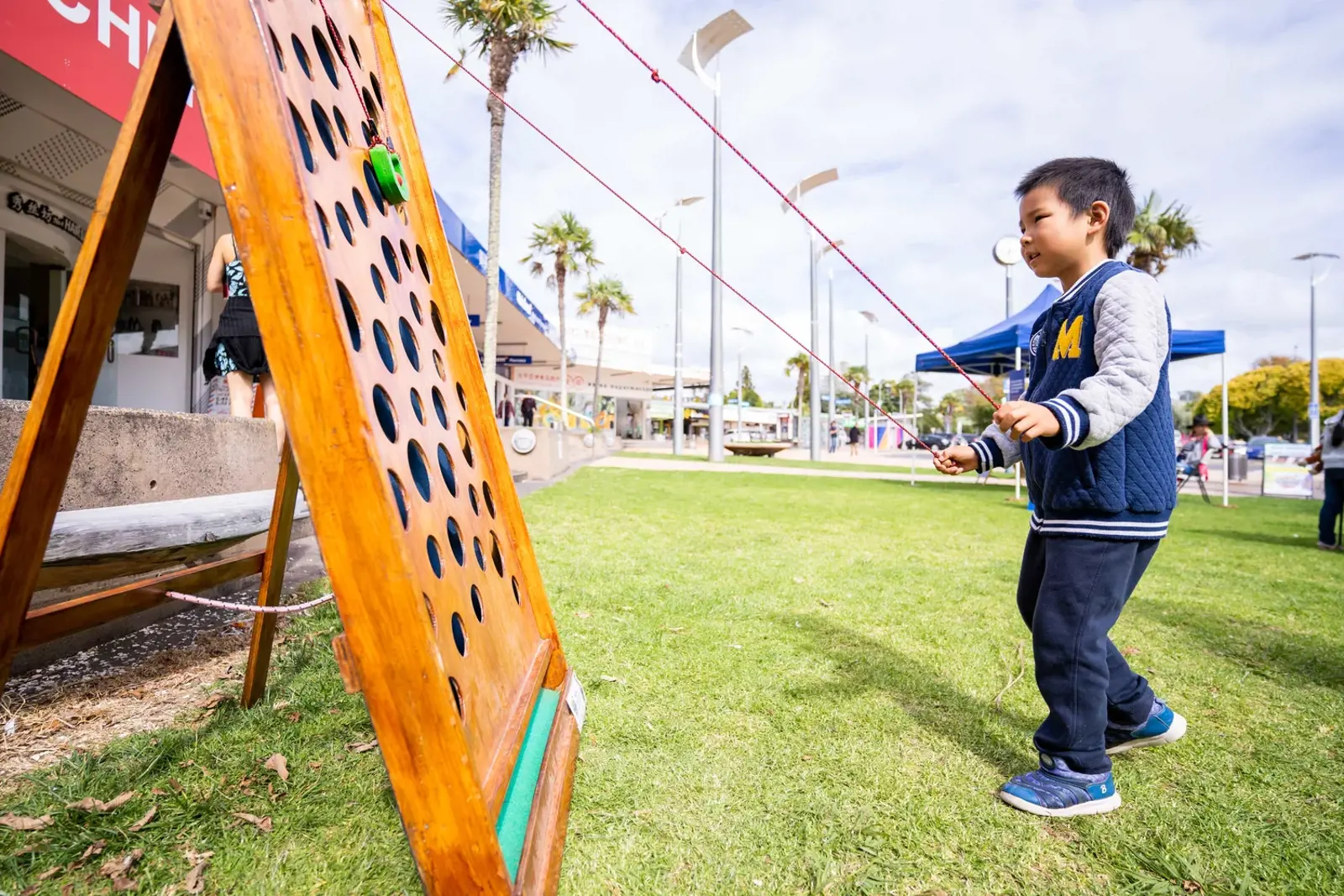 Kids Take Part In Northcote Easter Treasure Hunt11