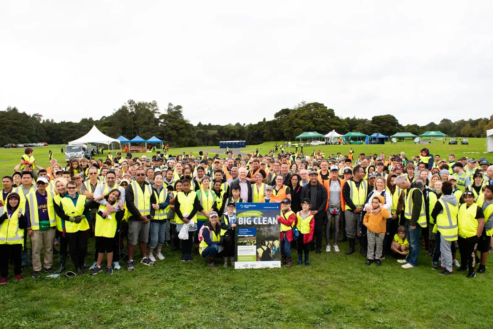 Hundreds Turn Up For 1