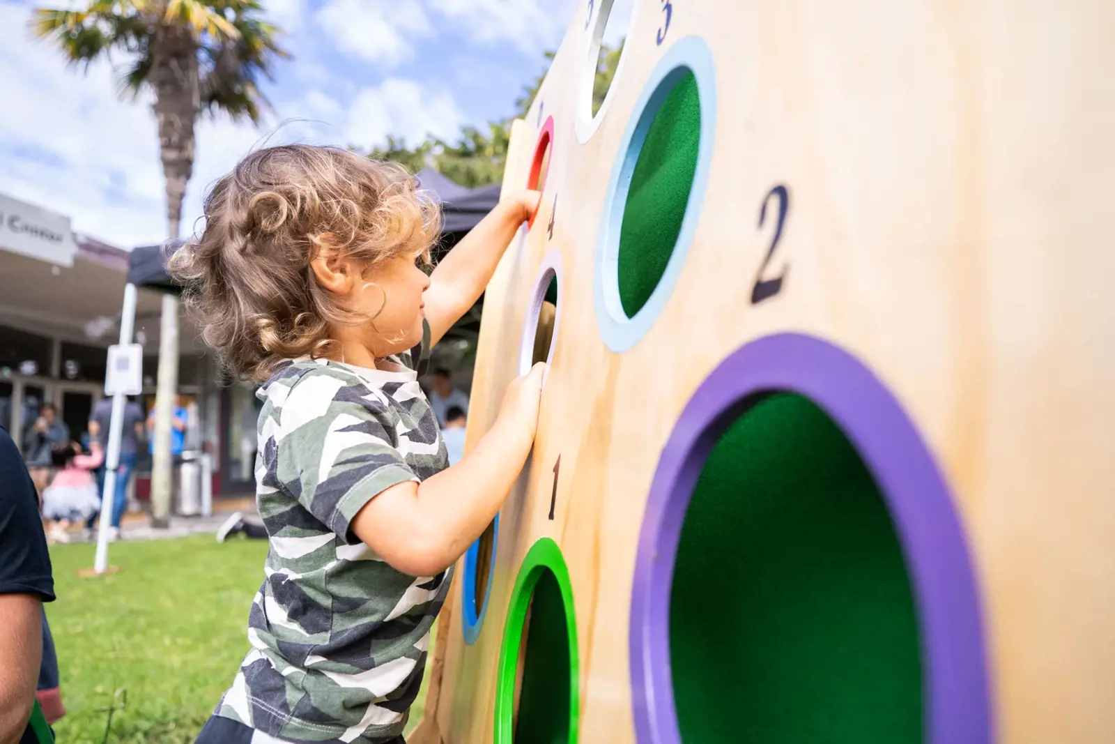 Kids Take Part In Northcote Easter Treasure Hunt4