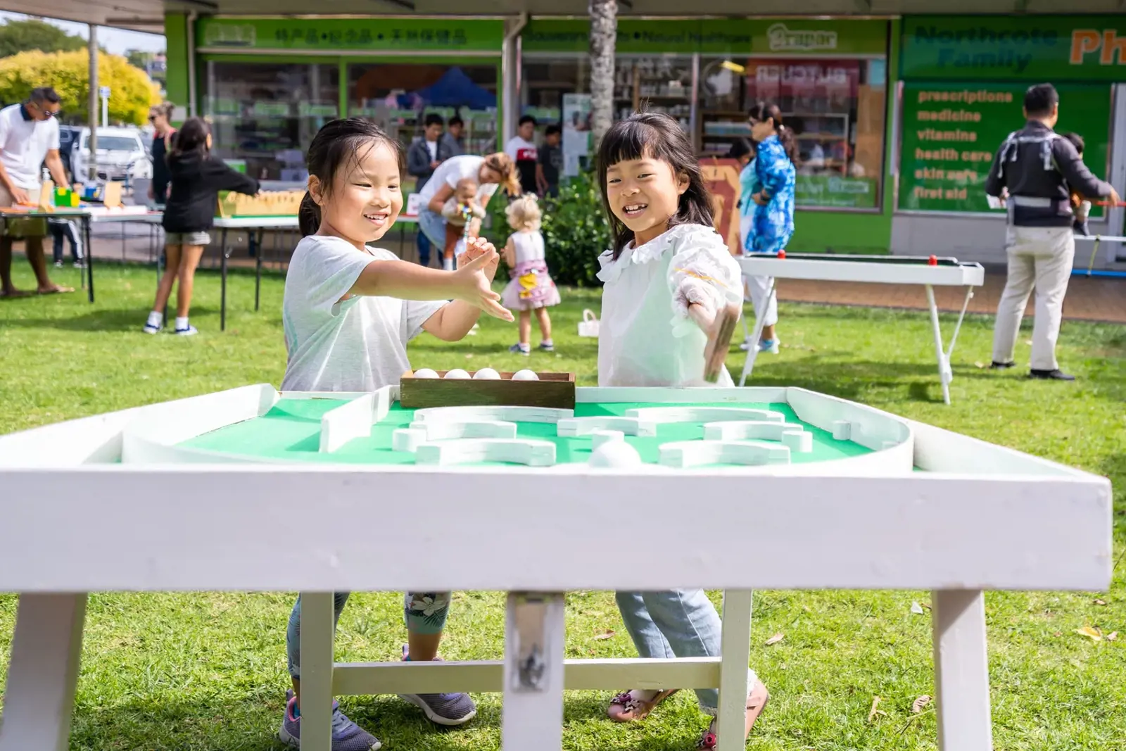 Kids Take Part In Northcote Easter Treasure Hunt7